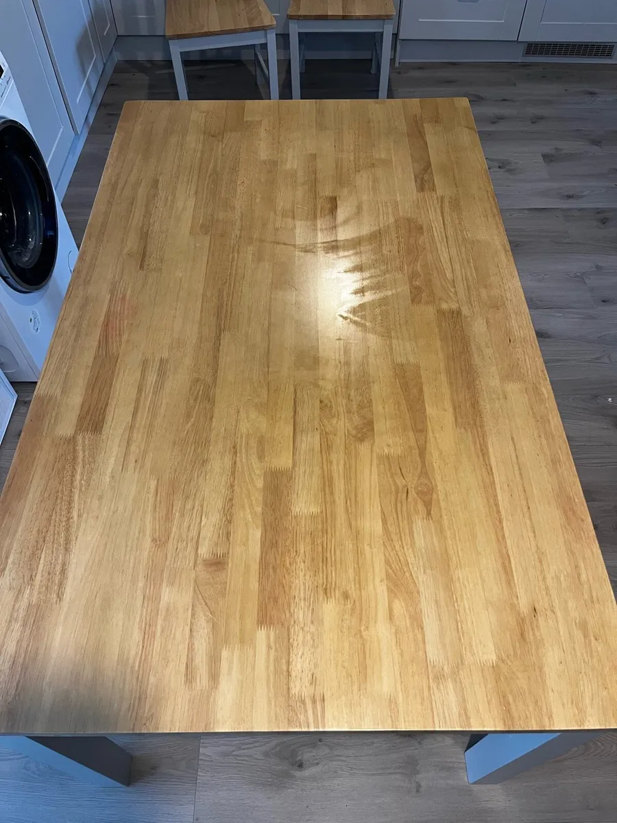 Kitchen table and chairs - Image 2