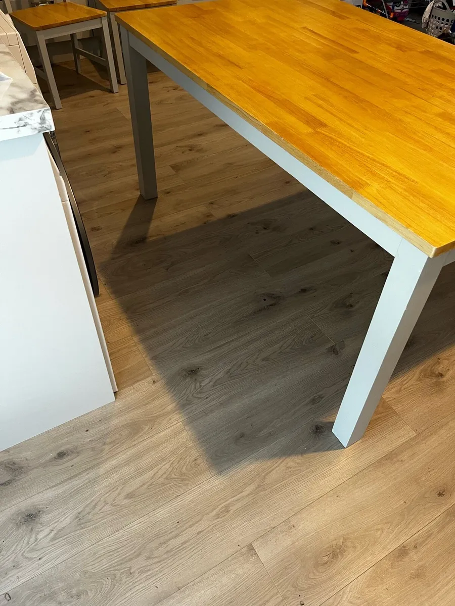 Kitchen table and chairs - Image 3