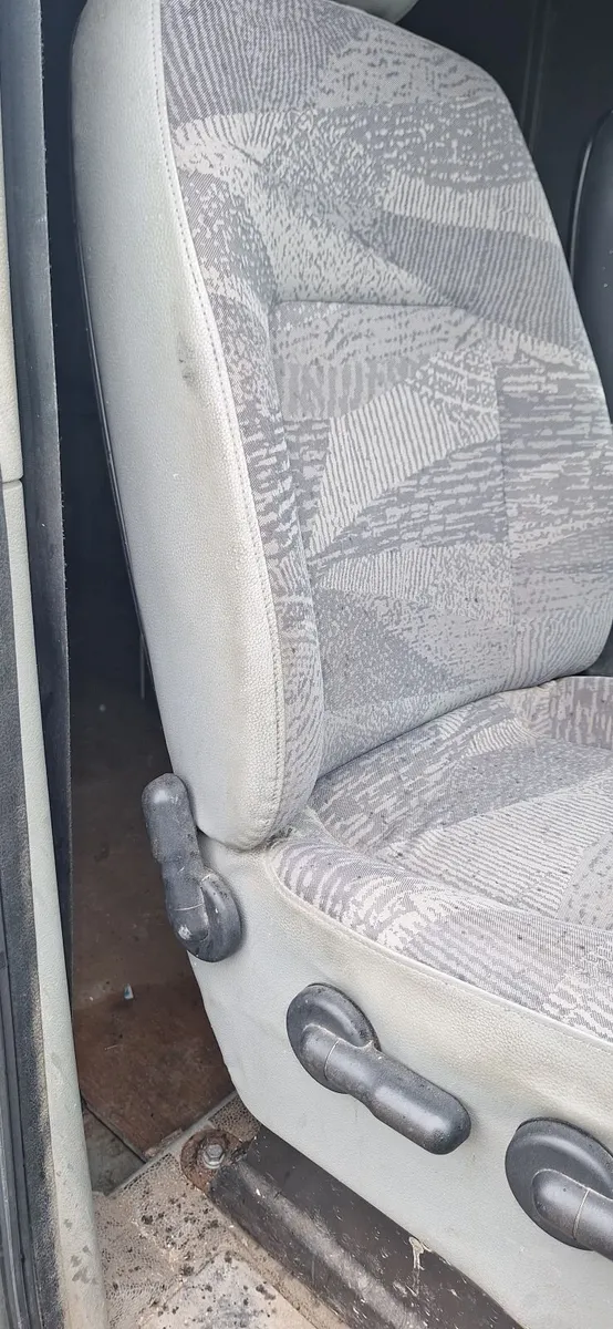 Van Seat renualt master 2008 - Image 4