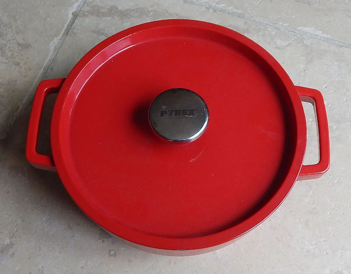 Vintage Round Pyrex Cast Iron & Enamel Cooking Pot - Image 2