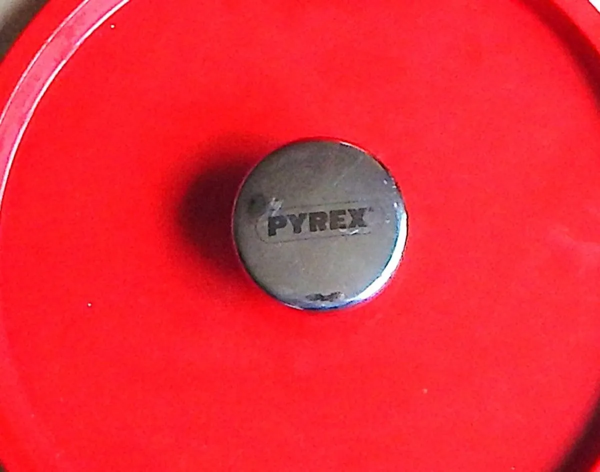 Vintage Round Pyrex Cast Iron & Enamel Cooking Pot - Image 4