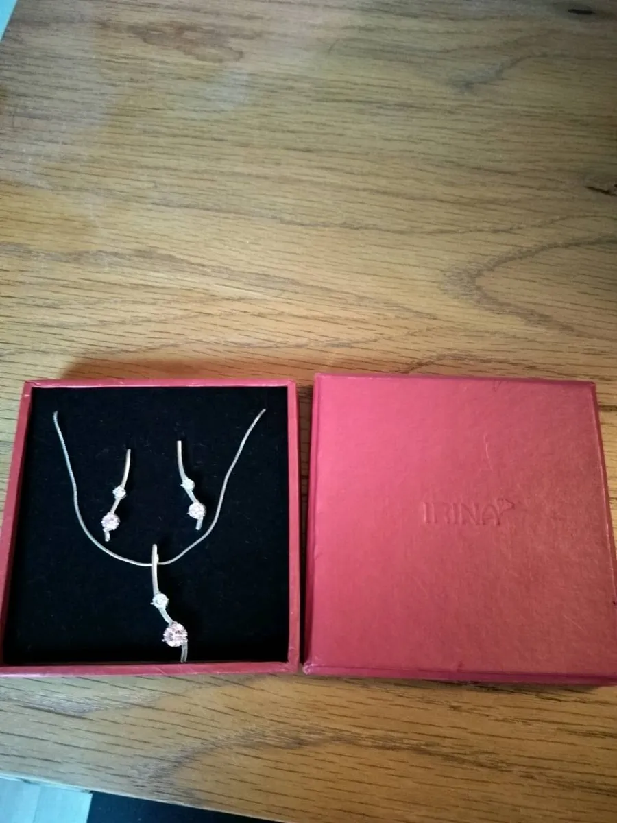 Costume jewellery - Image 2