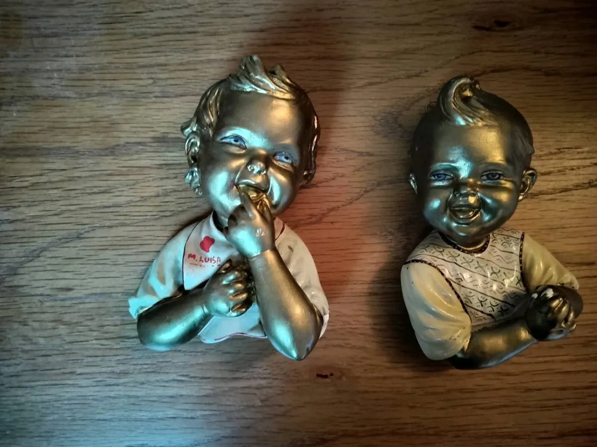 Plaster cast busts - Image 1