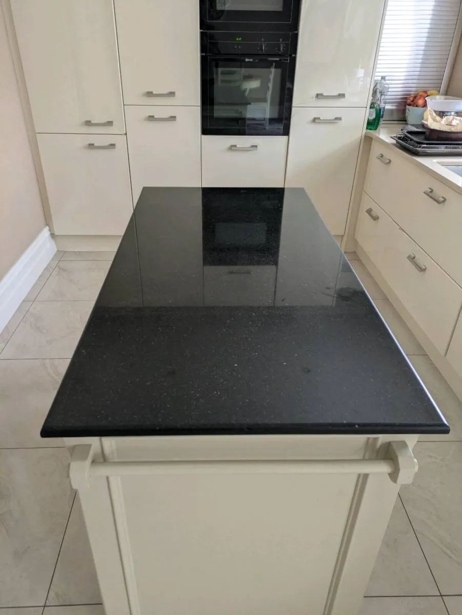 Kitchen island - Image 2