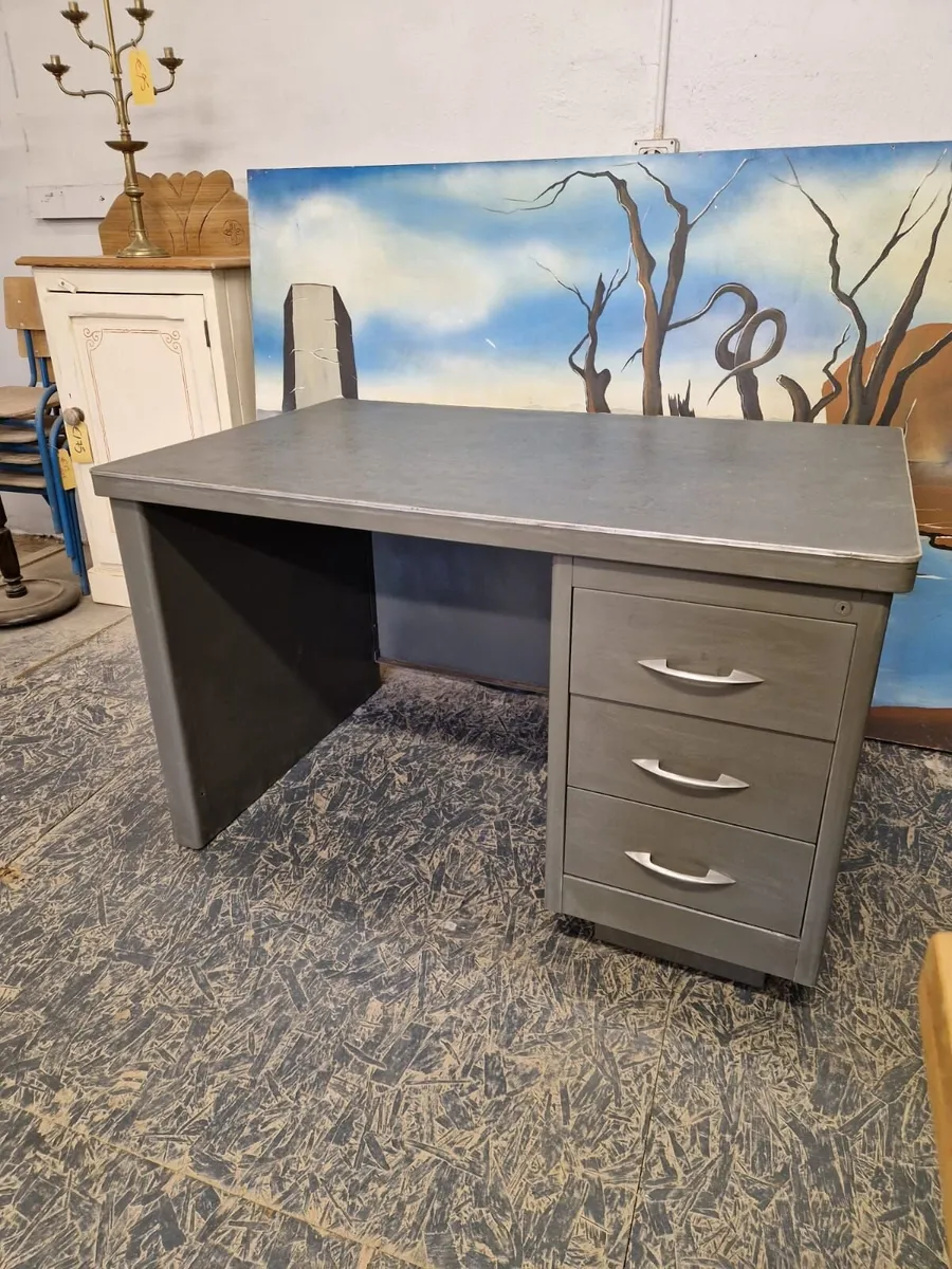 1950s steel tank desk - Image 1