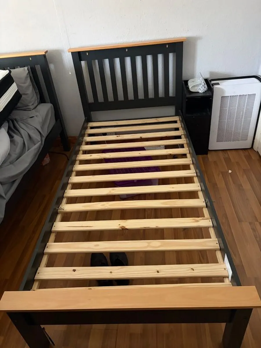 Single bed frame - Image 1