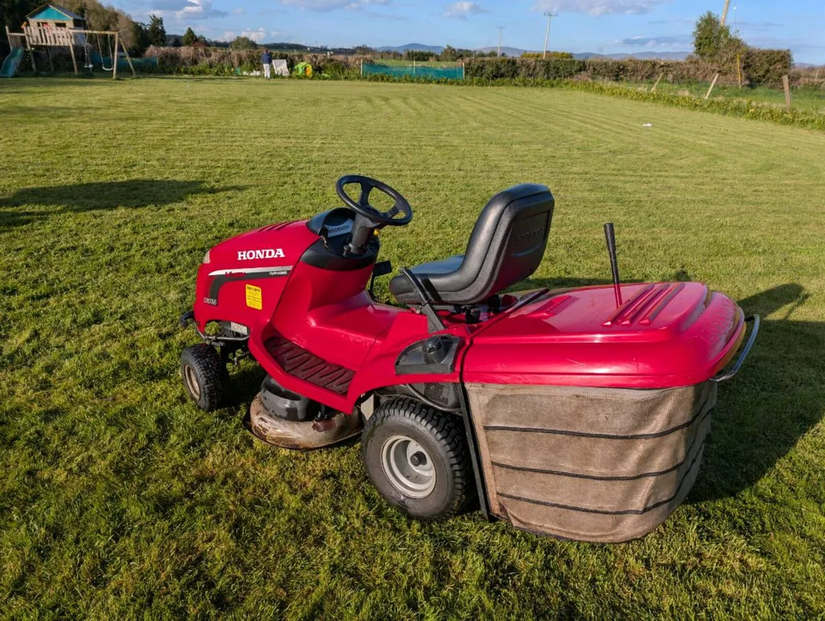 Honda HF2317 Ride on - Image 1