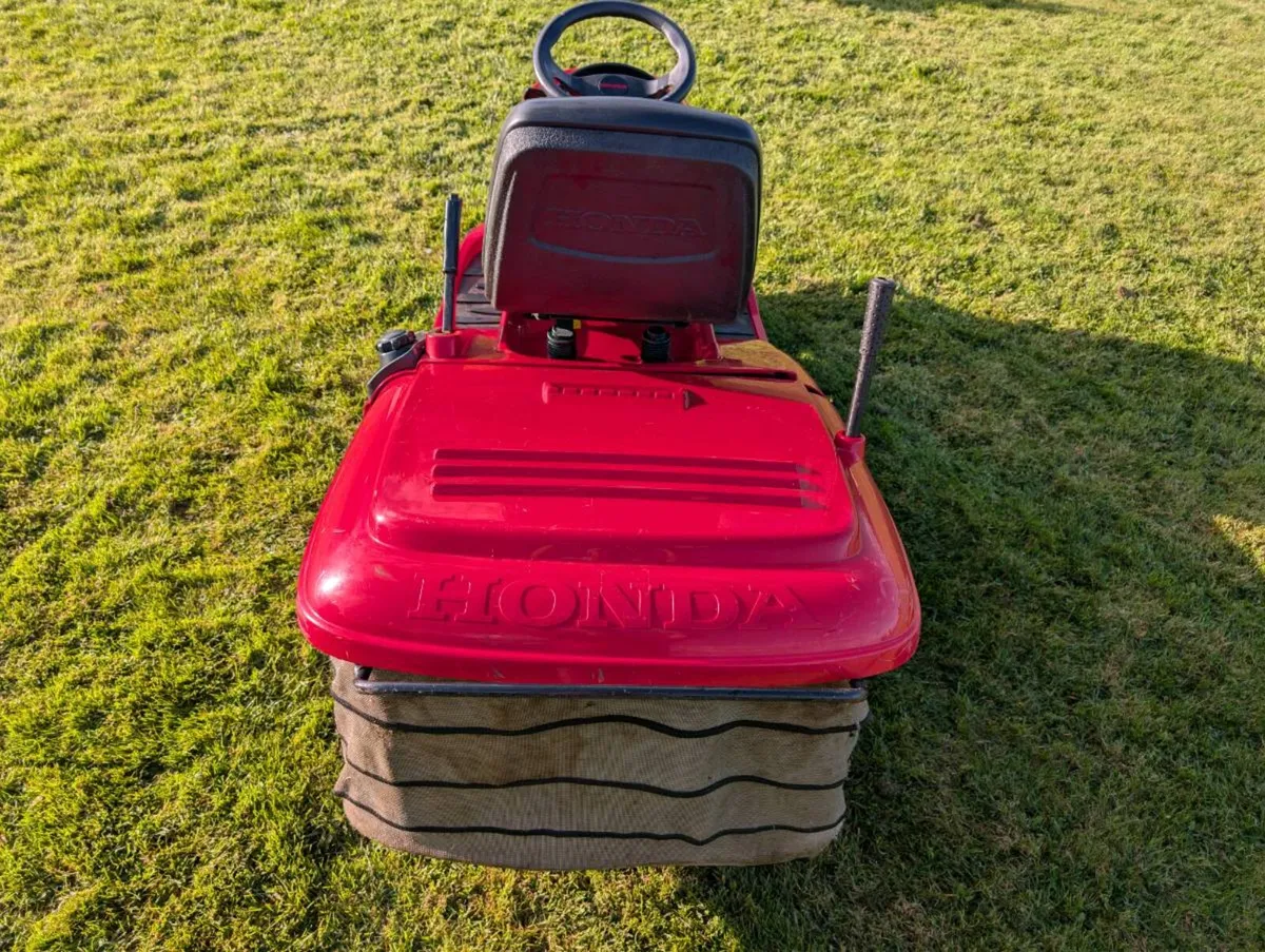 Honda HF2317 Ride on - Image 3