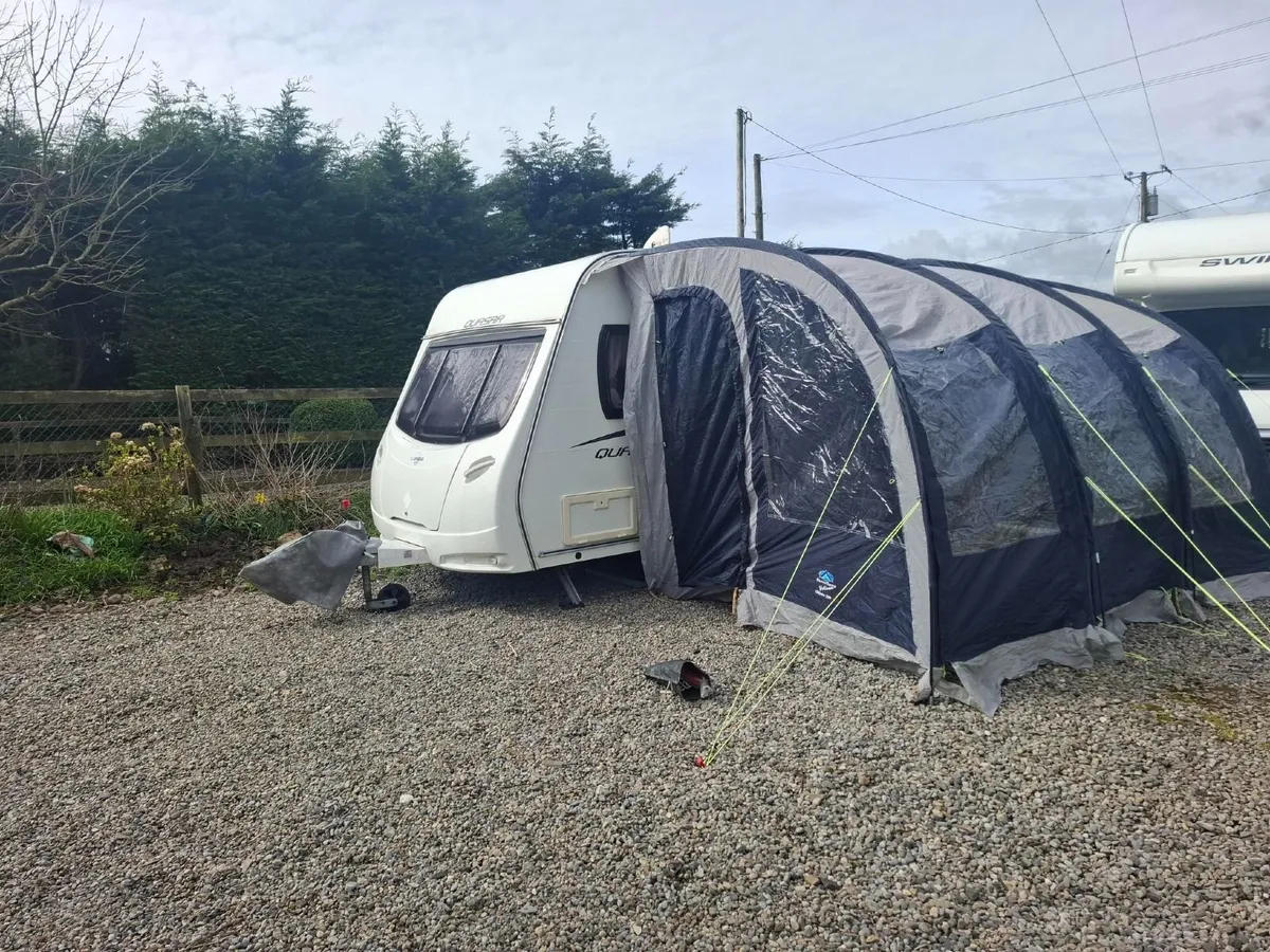 4 Berth 2012 Lunar Quaser caravan - Image 4