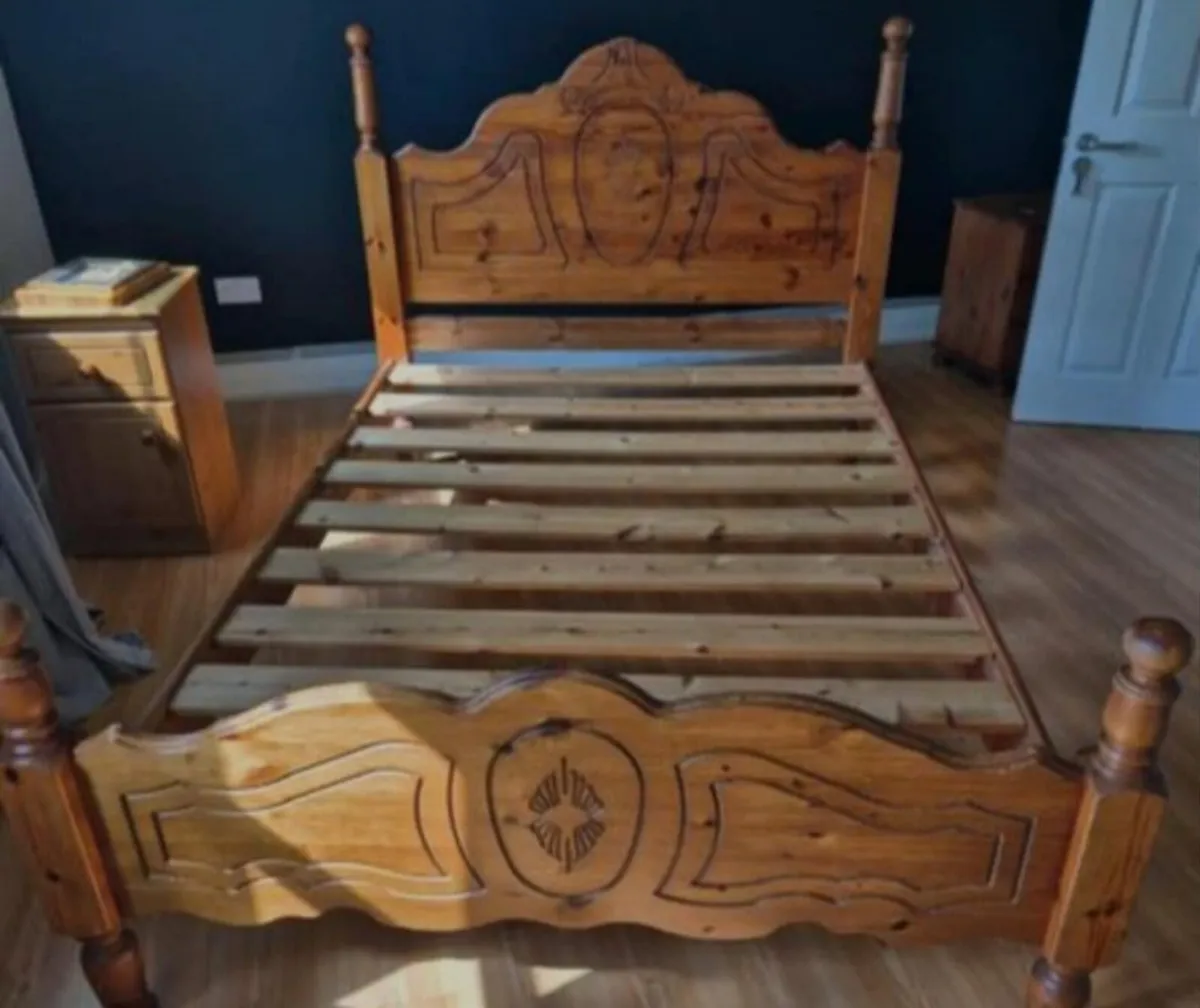 Double pine bed