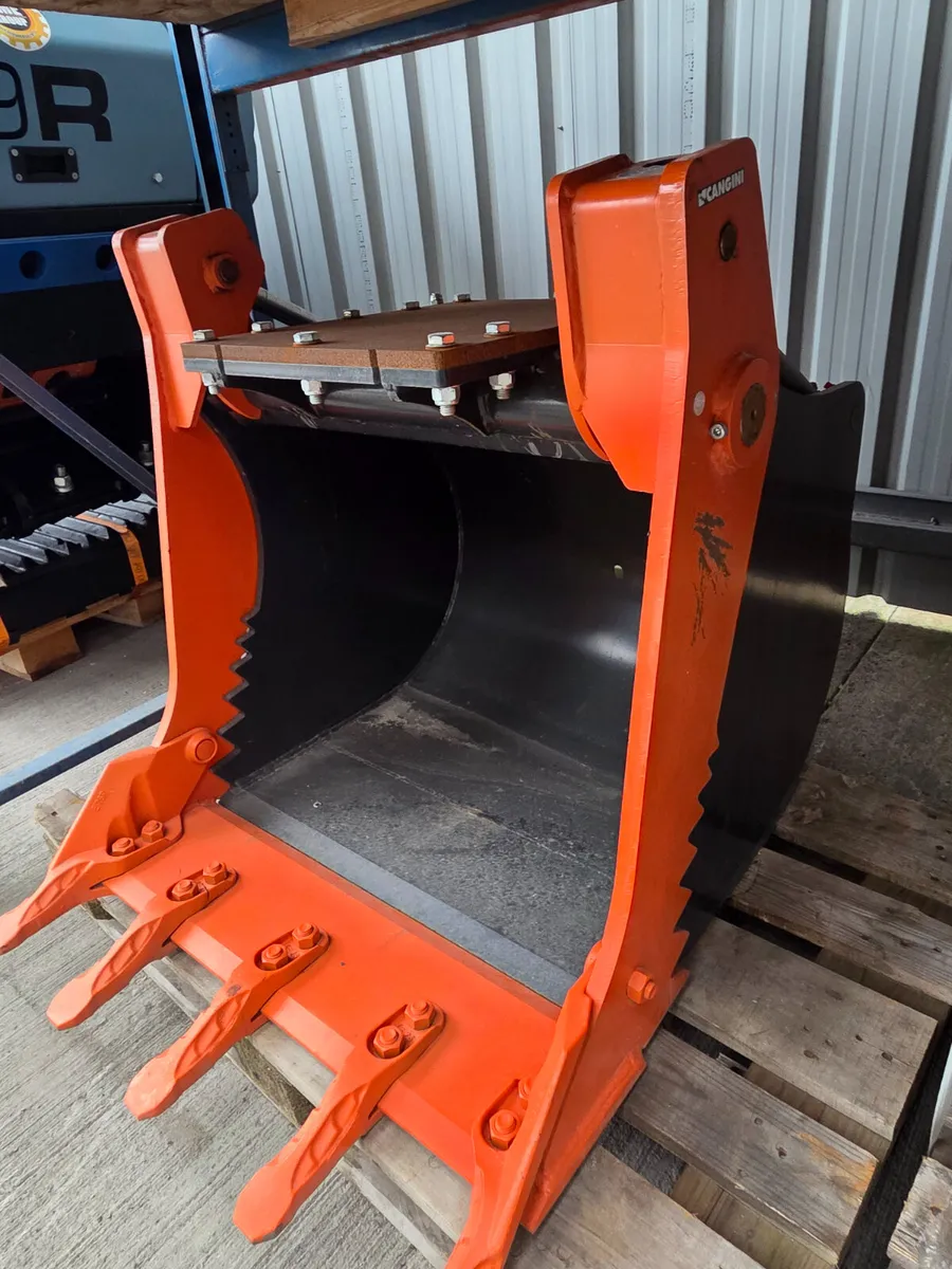 Cangini 4/1 hydraulic bucket suits 6/8T - Image 4