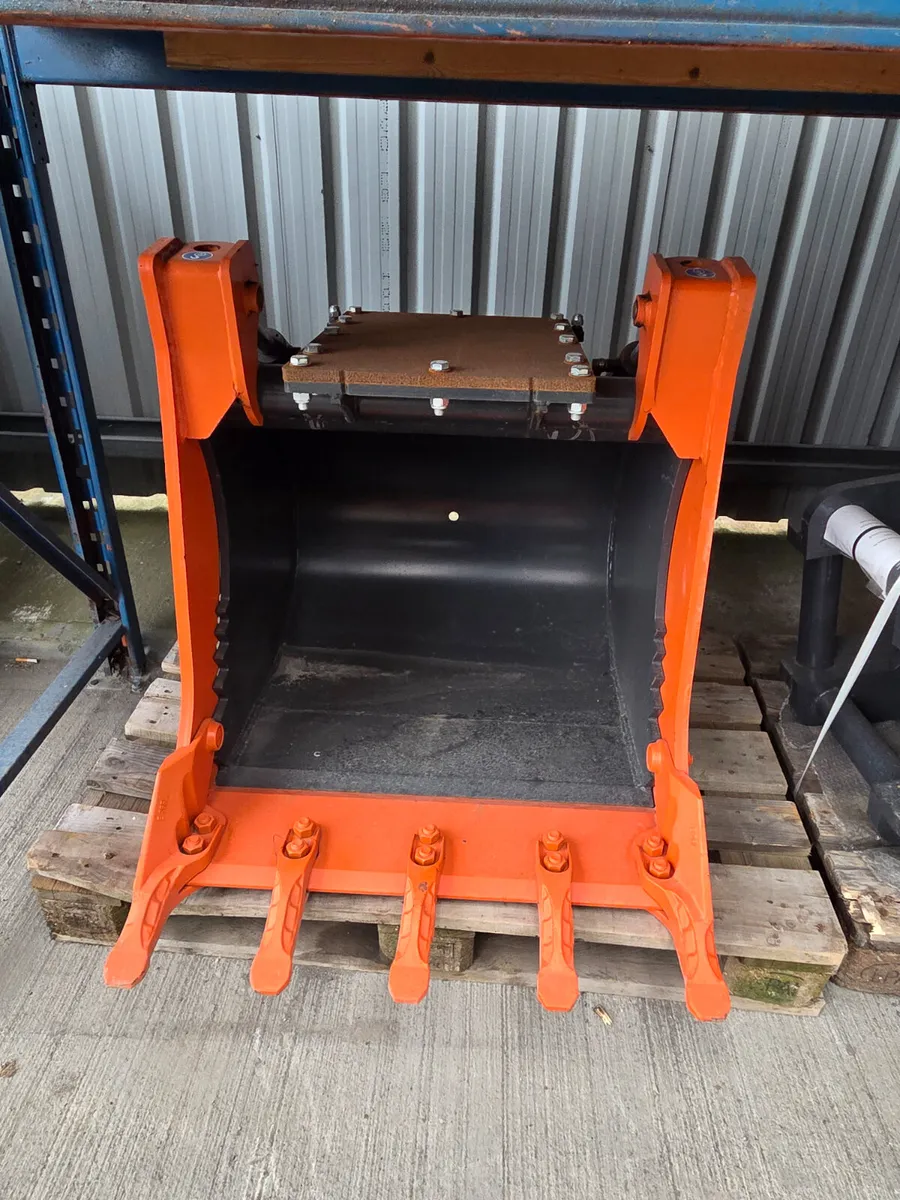 Cangini 4/1 hydraulic bucket suits 6/8T - Image 3