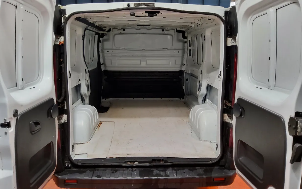Opel Vivaro 2015 - Image 4