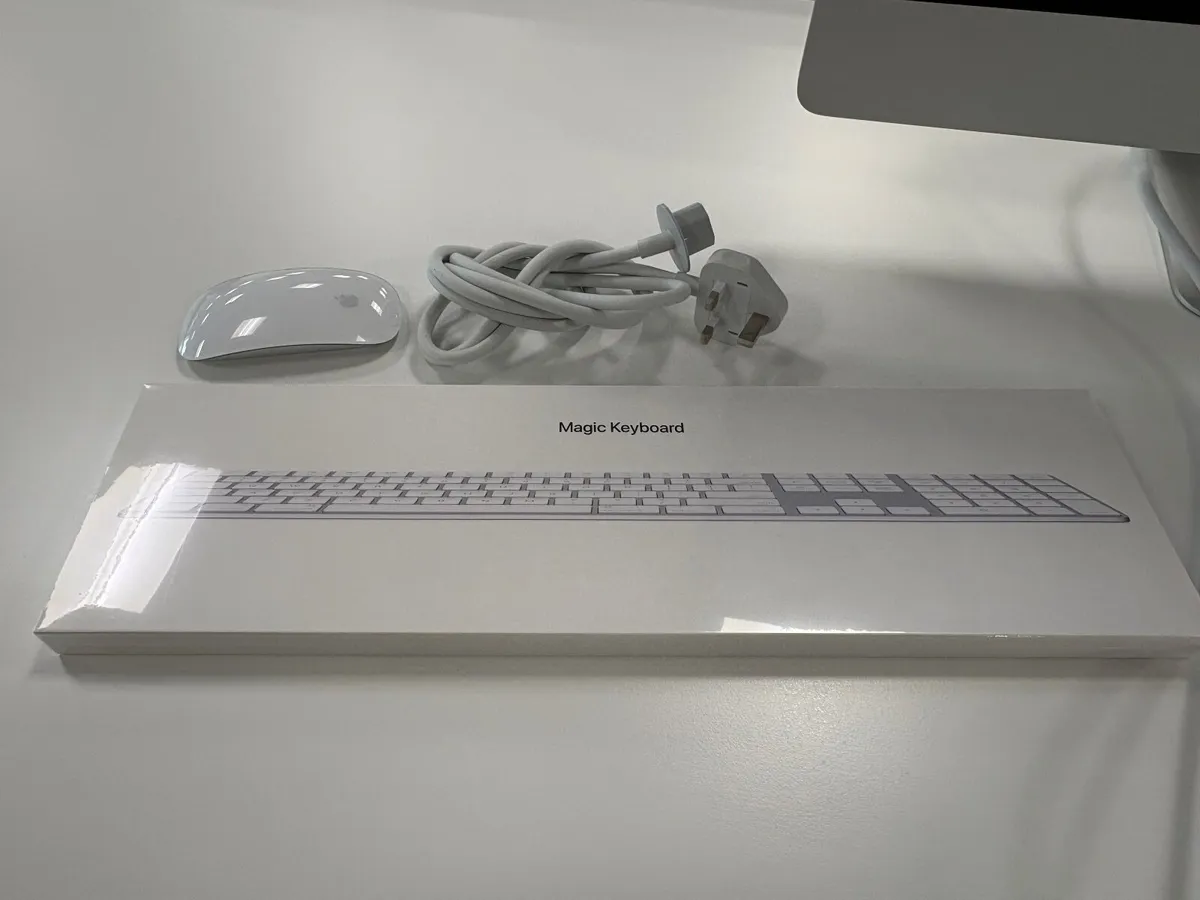 iMac - 2020 - 27 Inch - 16 GB RAM - 3.3 i5 - AMD - Image 3