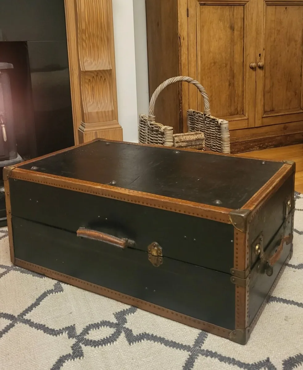 Antique Steamer Trunk - storage or coffee table - Image 1