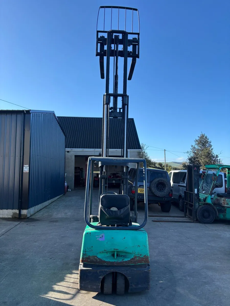 Electric forklift - Image 2