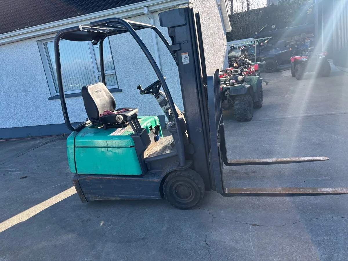 Electric forklift - Image 4