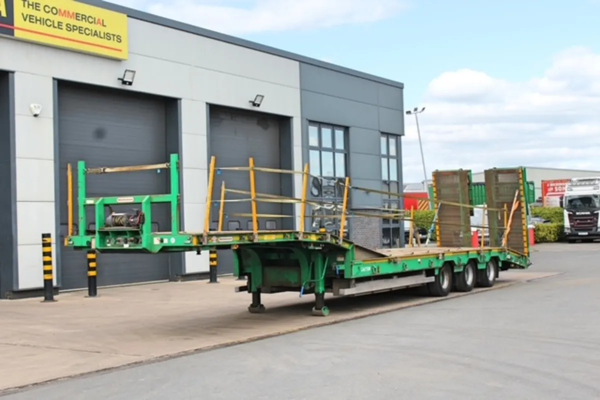 2017 MONTRACOM TRI-AXLE LOW-LOADERRUCK - Image 3