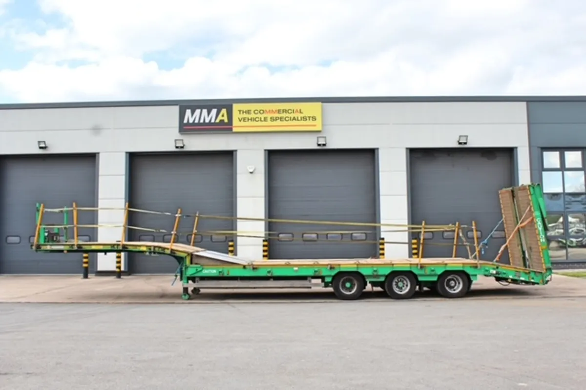 2017 MONTRACOM TRI-AXLE LOW-LOADERRUCK - Image 4