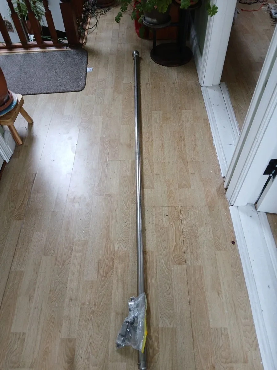Metal curtain rod - Image 1
