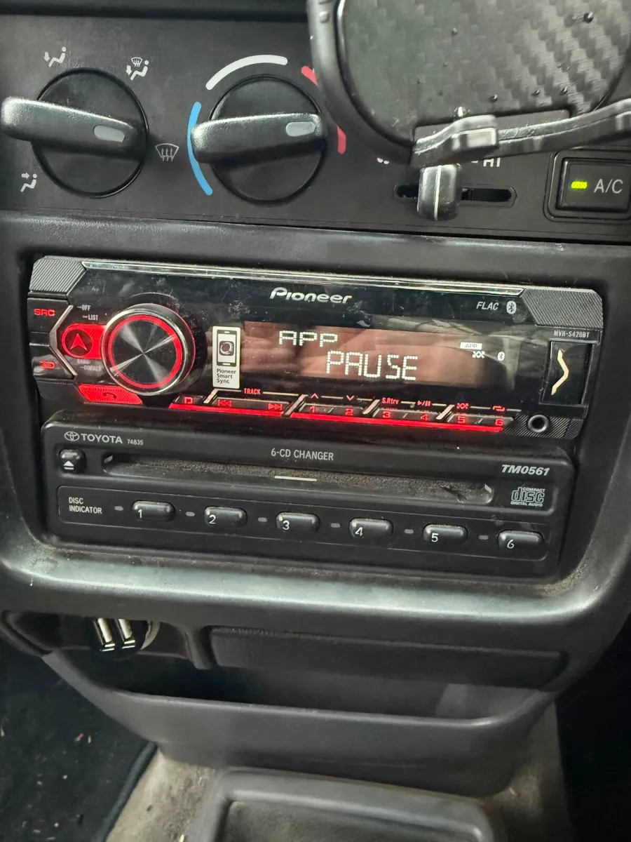 Toyota Hilux 2005 - Image 3