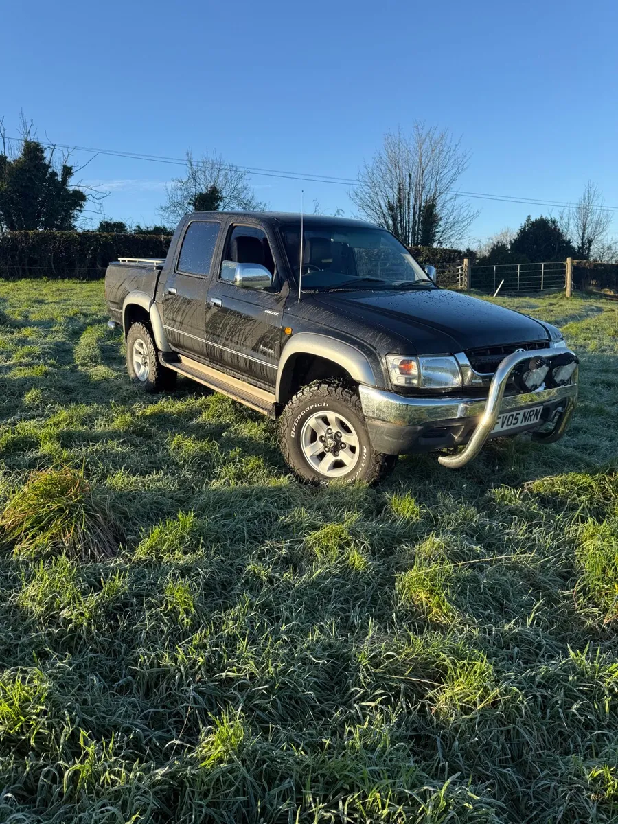 Toyota Hilux 2005 - Image 2