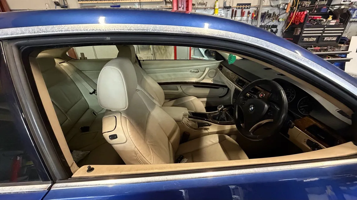 2007 bmw 325i interior - Image 1