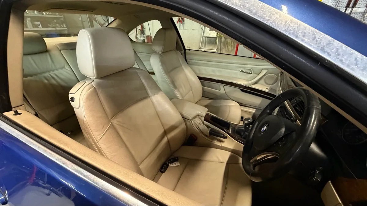 2007 bmw 325i interior - Image 2