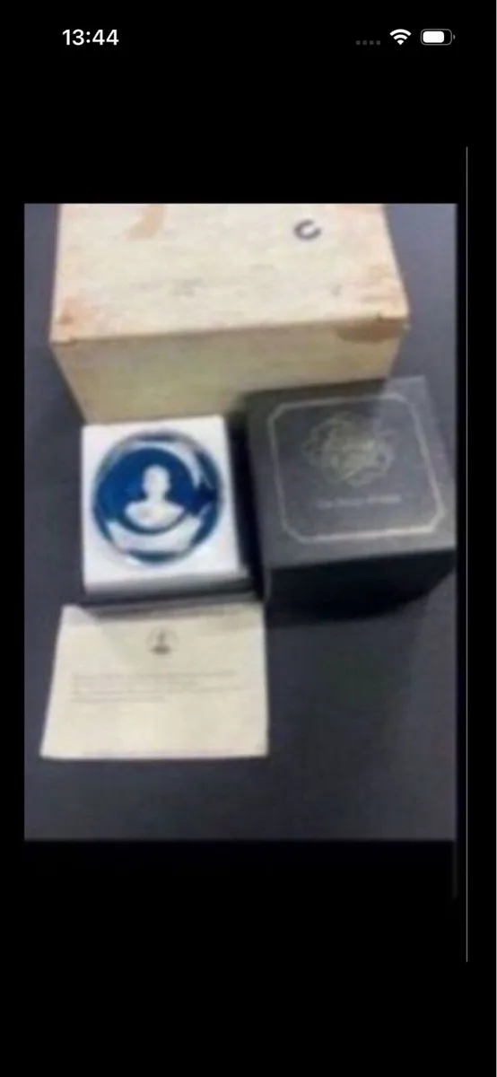 4 pinches baccarat commemorative paperweights - Image 2