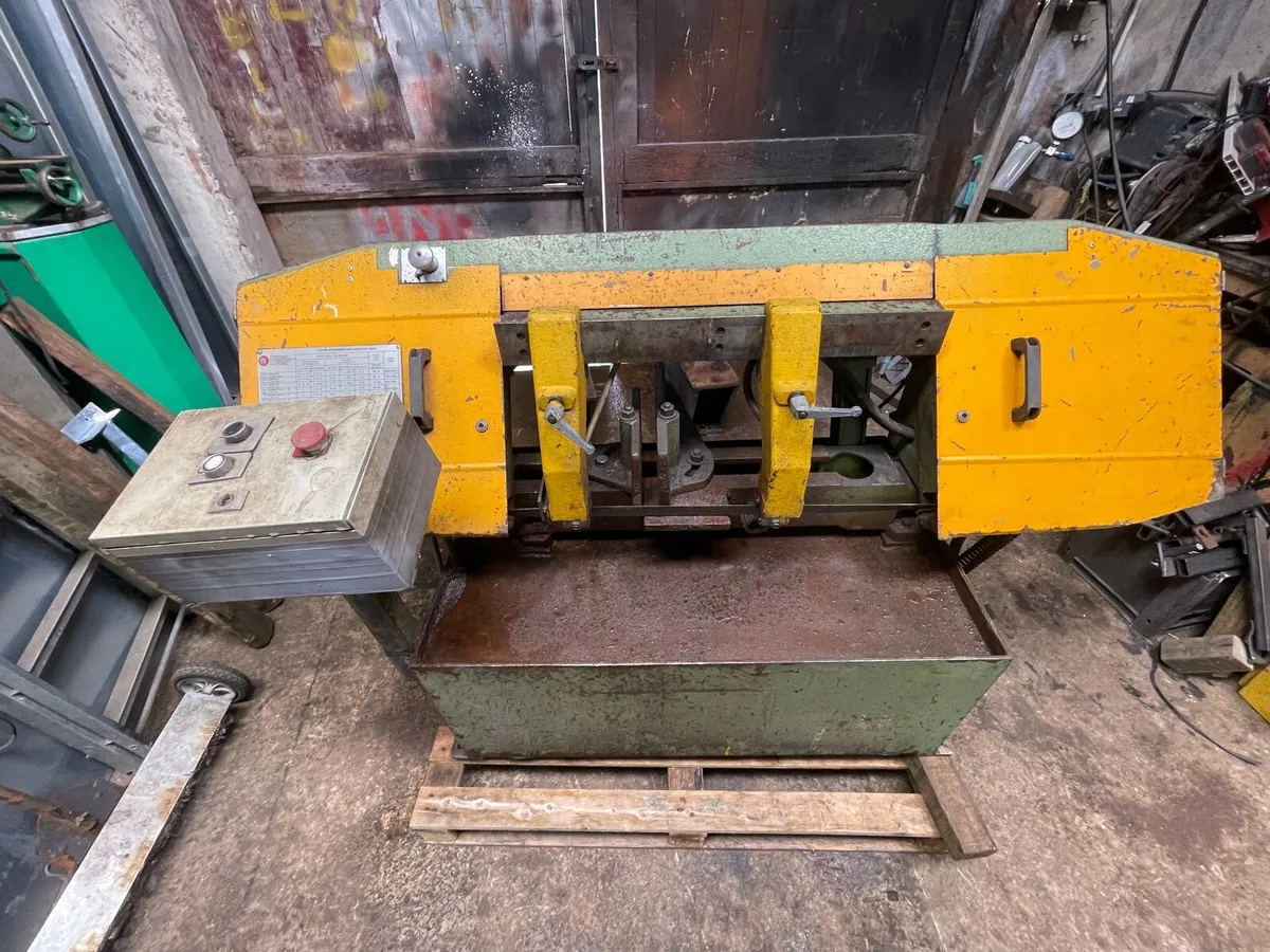 Metal band saw - Image 1