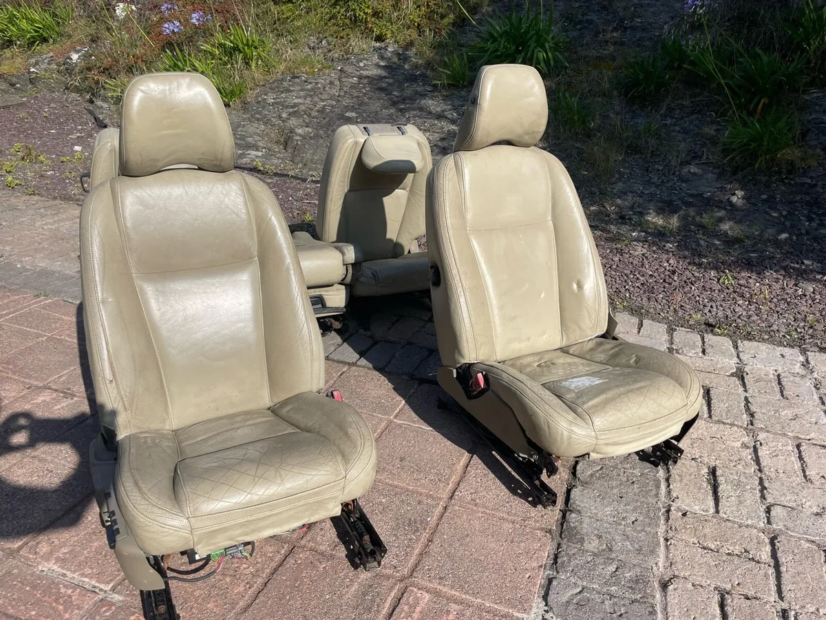 Volvo xc90 seats - Image 2