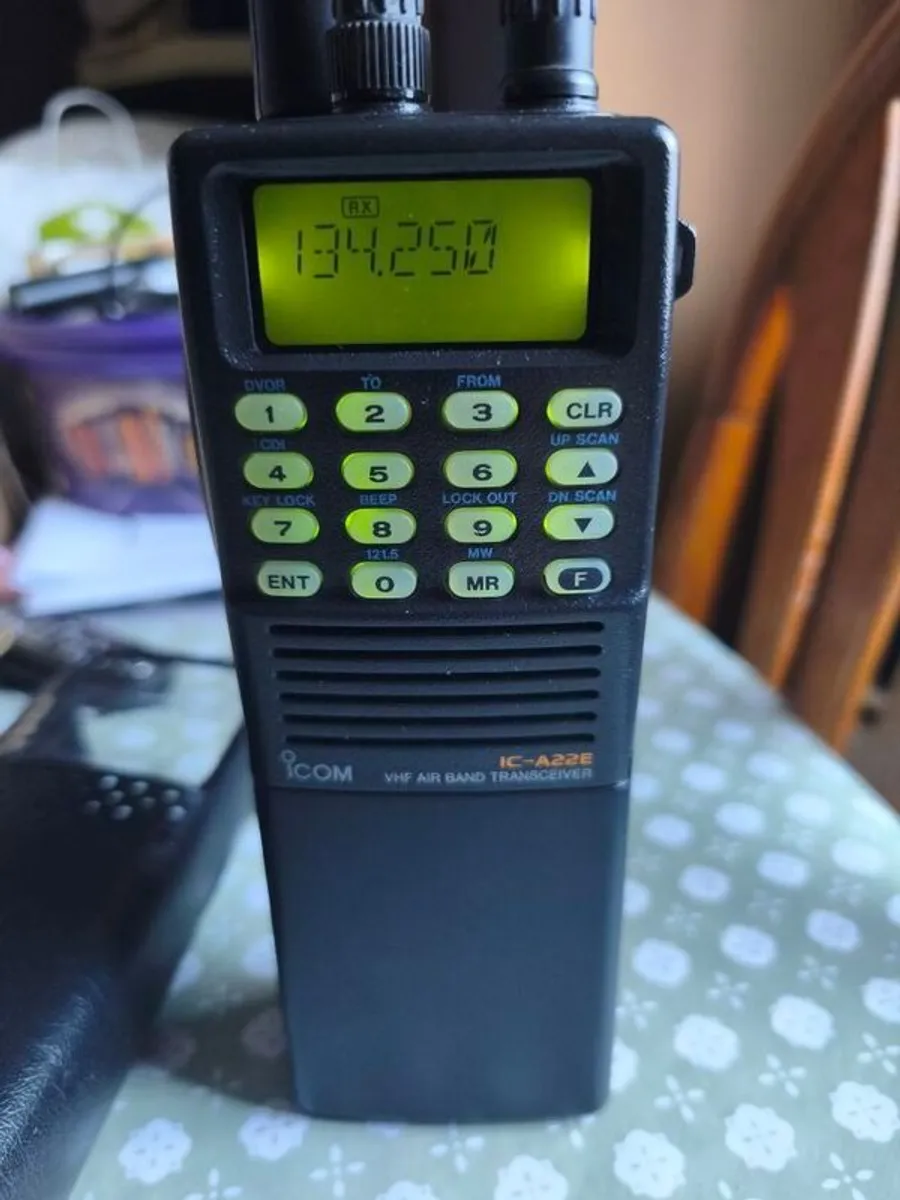 Icom IC-A22E AirBand  Radio Transceiver - Image 2