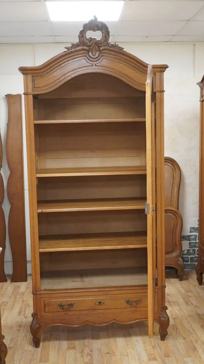 French Oak Single-Door Armoire / Linen Cupboard - Image 3