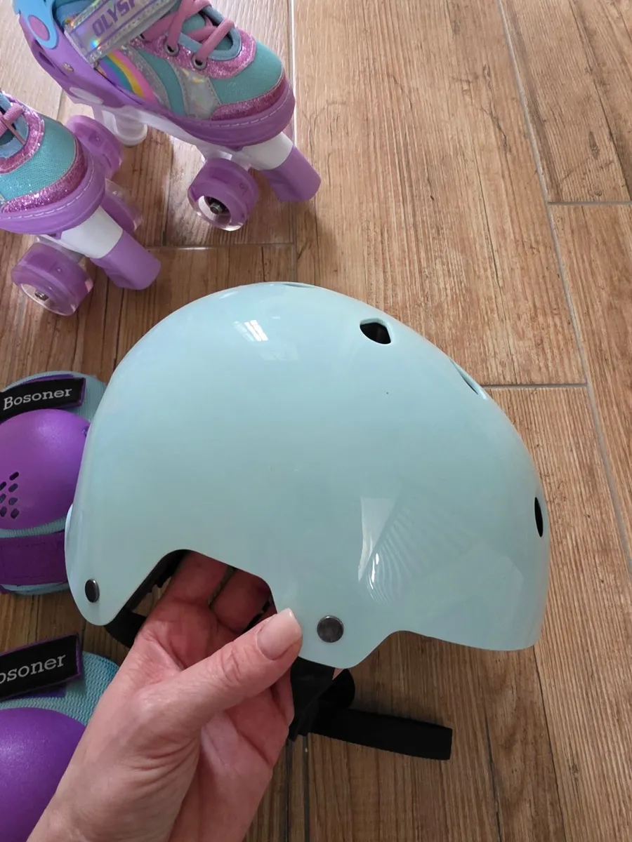 Parallel Skates, 4 Wheels Skates with LED Lighting - Image 4