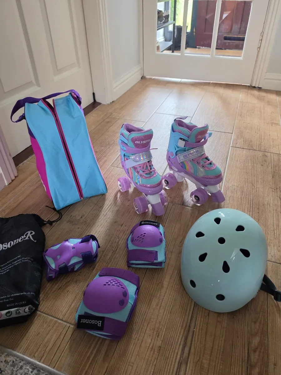 Parallel Skates, 4 Wheels Skates with LED Lighting - Image 1