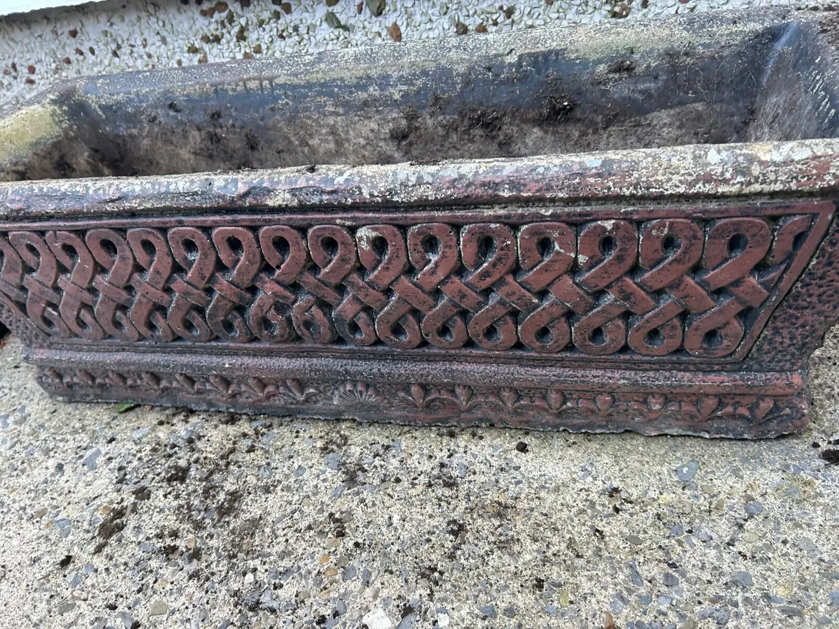 2 x garden planters - Image 1