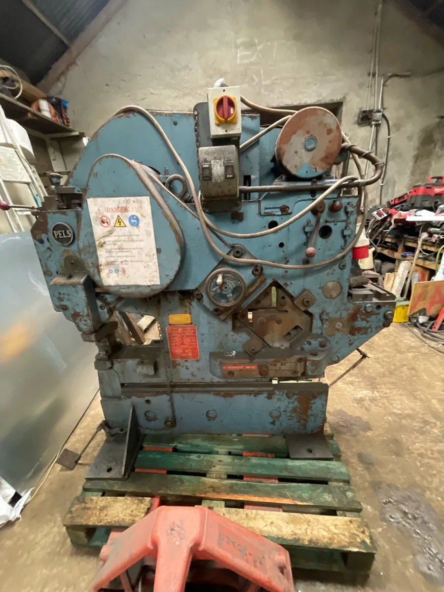 Iron worker - Image 1