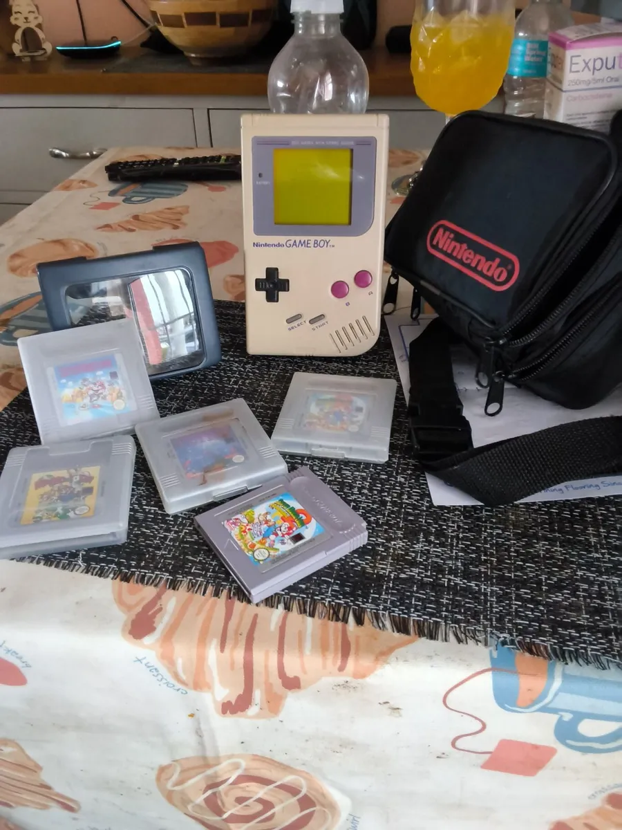 Nintendo DMG-01 Gameboy and games, magnifier and c