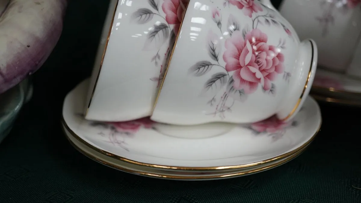 Duchess Pink Roses Bone China Tea Service (21 pcs - Image 4