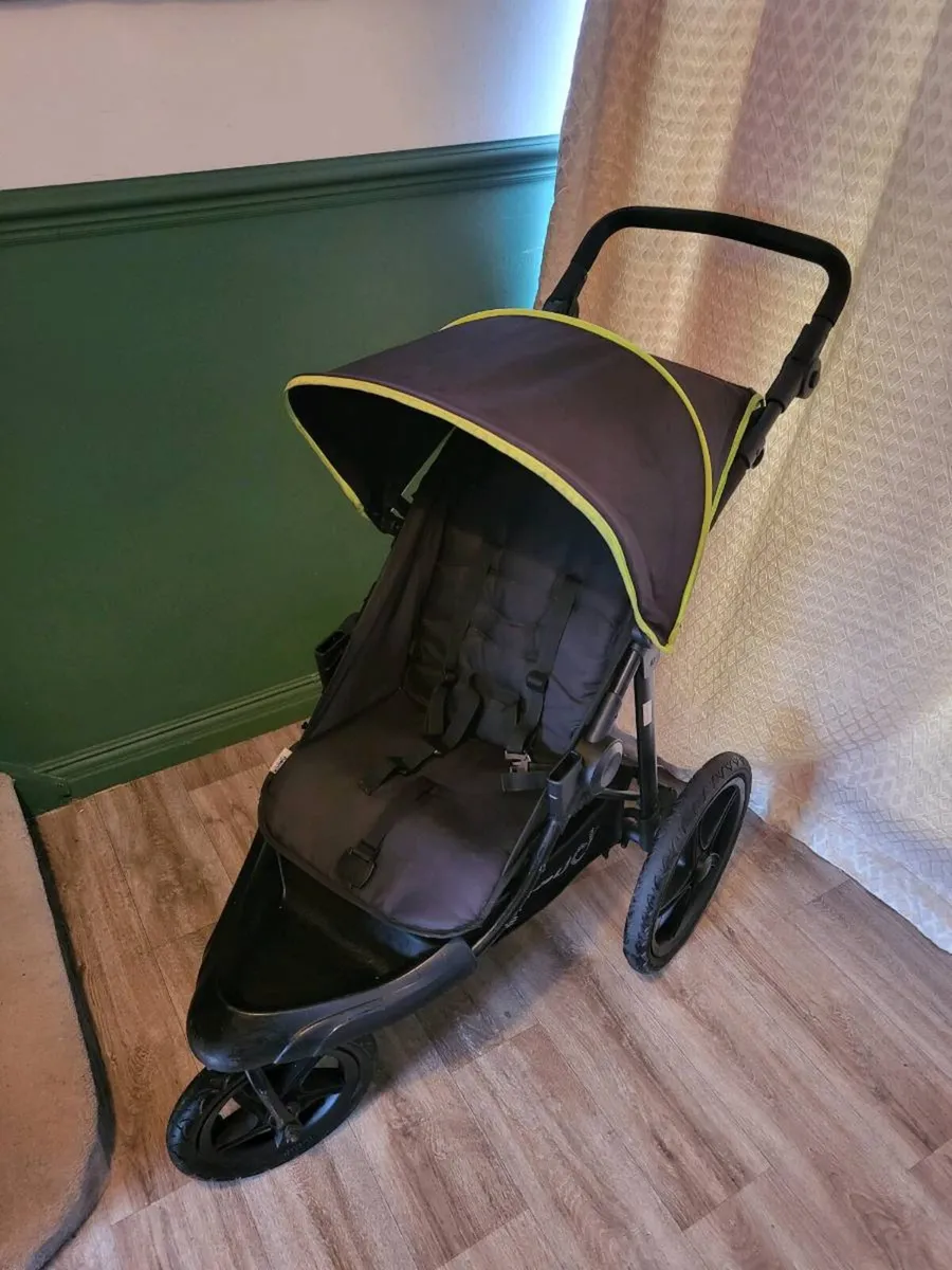 Hauck 3 wheeler stroller - Image 1