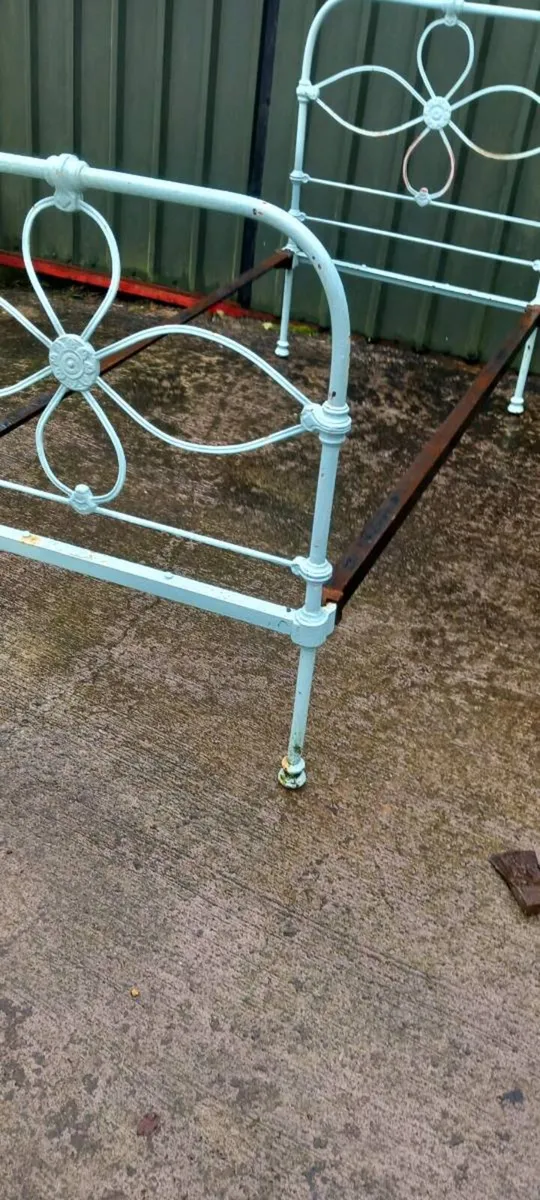 3ft single cast iron bed - Image 1