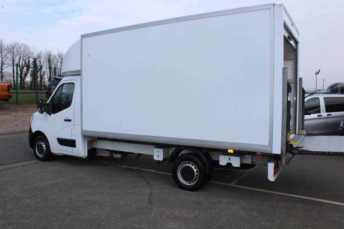 2024 Renault Master 35 L3H1 Luton - Image 4