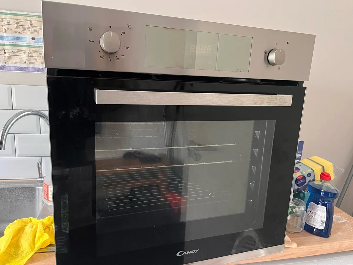 Oven and hob - Image 1