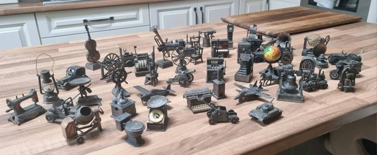 Collection of metal pencil sharpeners - Image 2