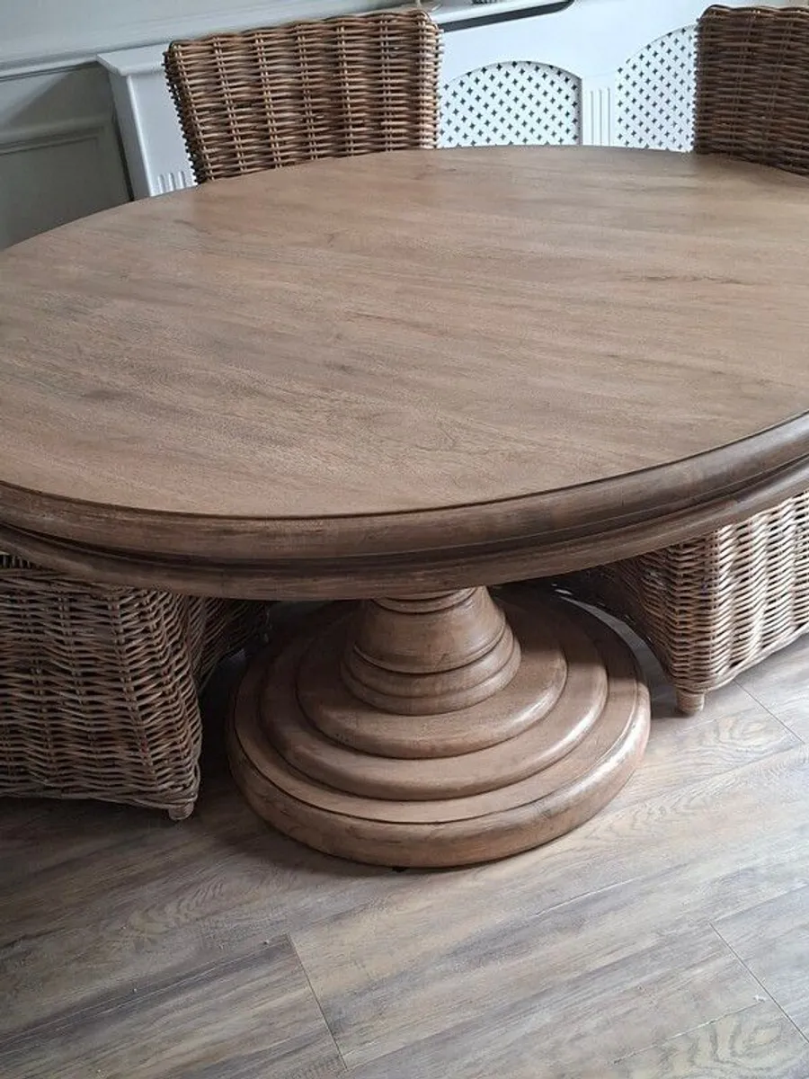 Dining table - Image 1