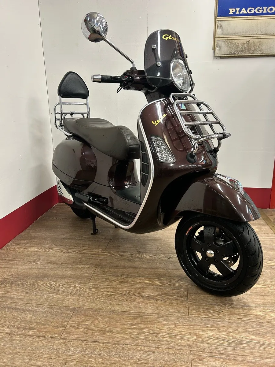 2011 Vespa GTS300 - Image 3
