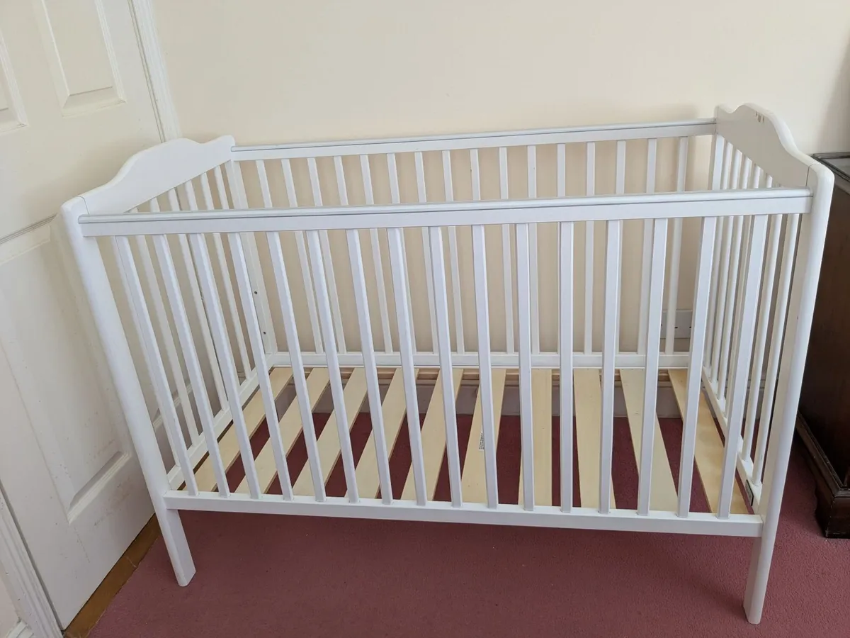 Poppy nested cot - Image 1