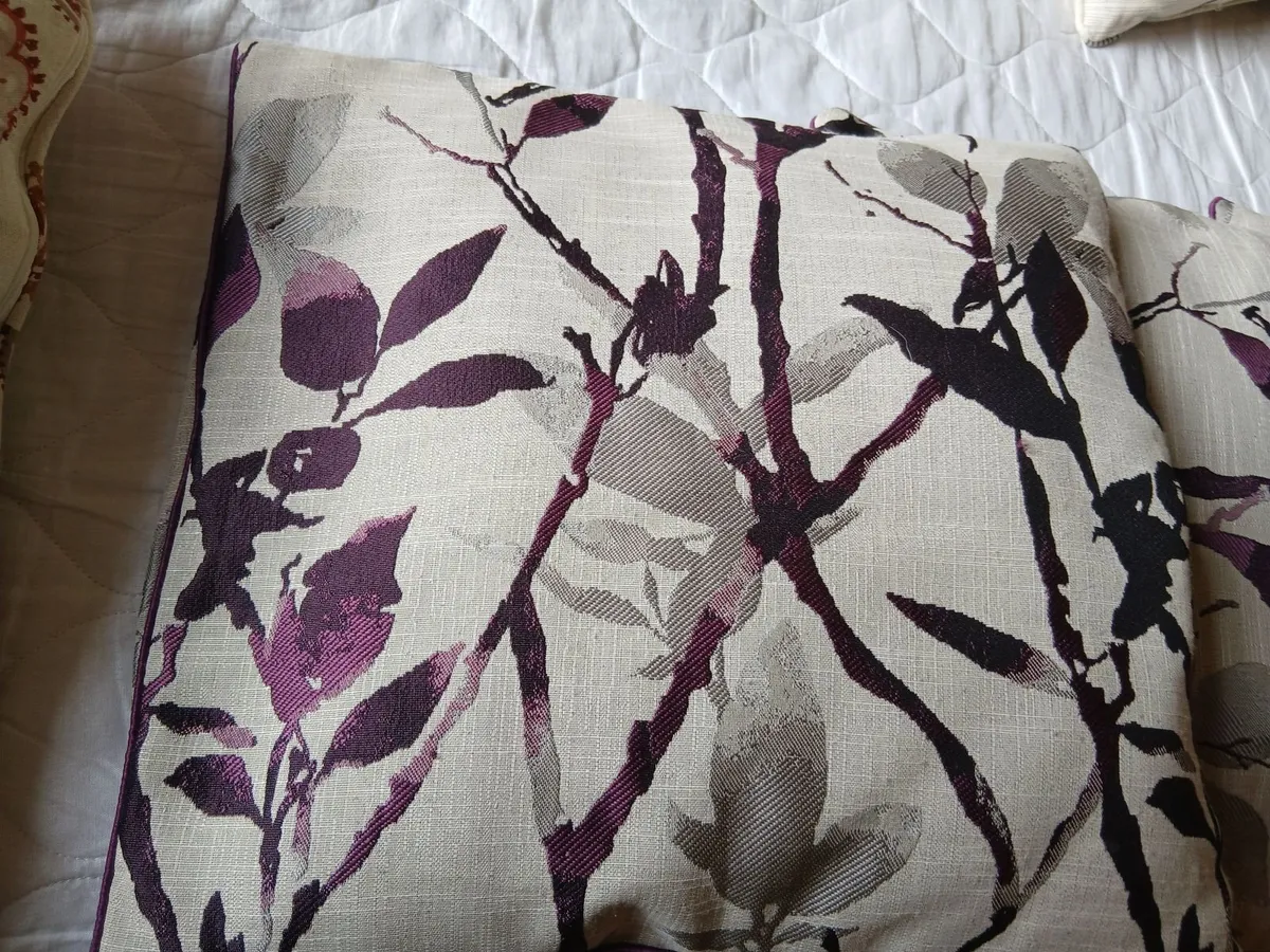 Assorted cushions - Image 1