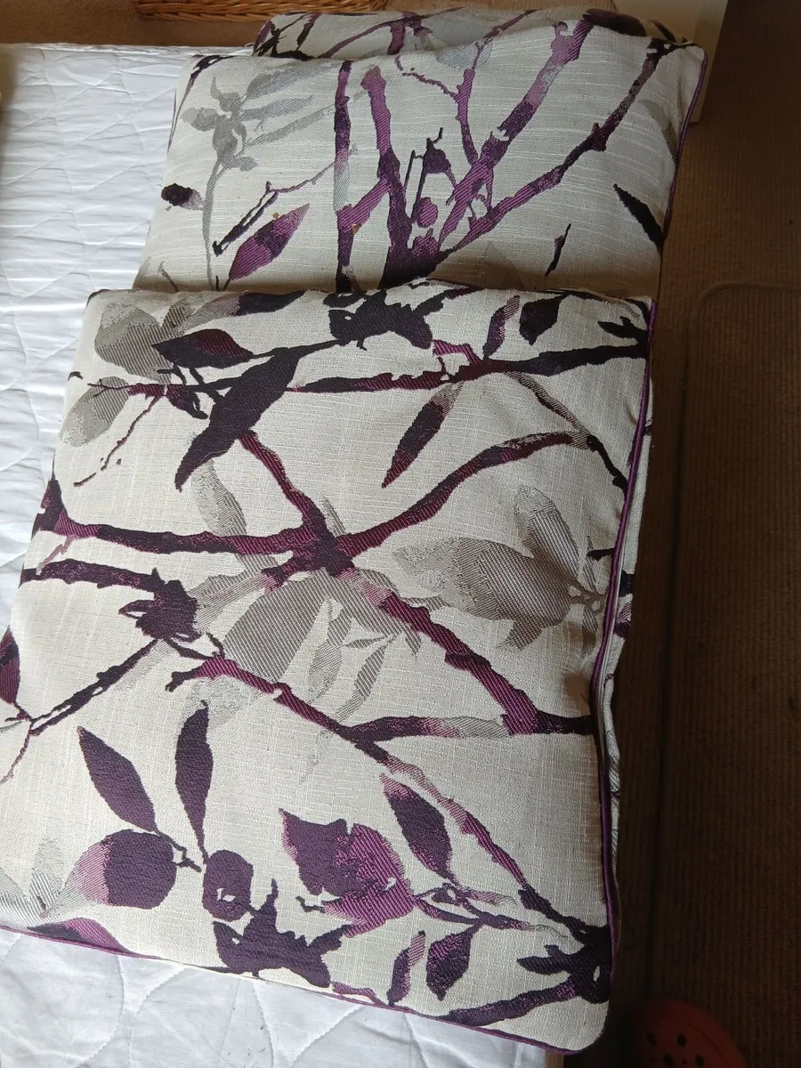 Assorted cushions - Image 2