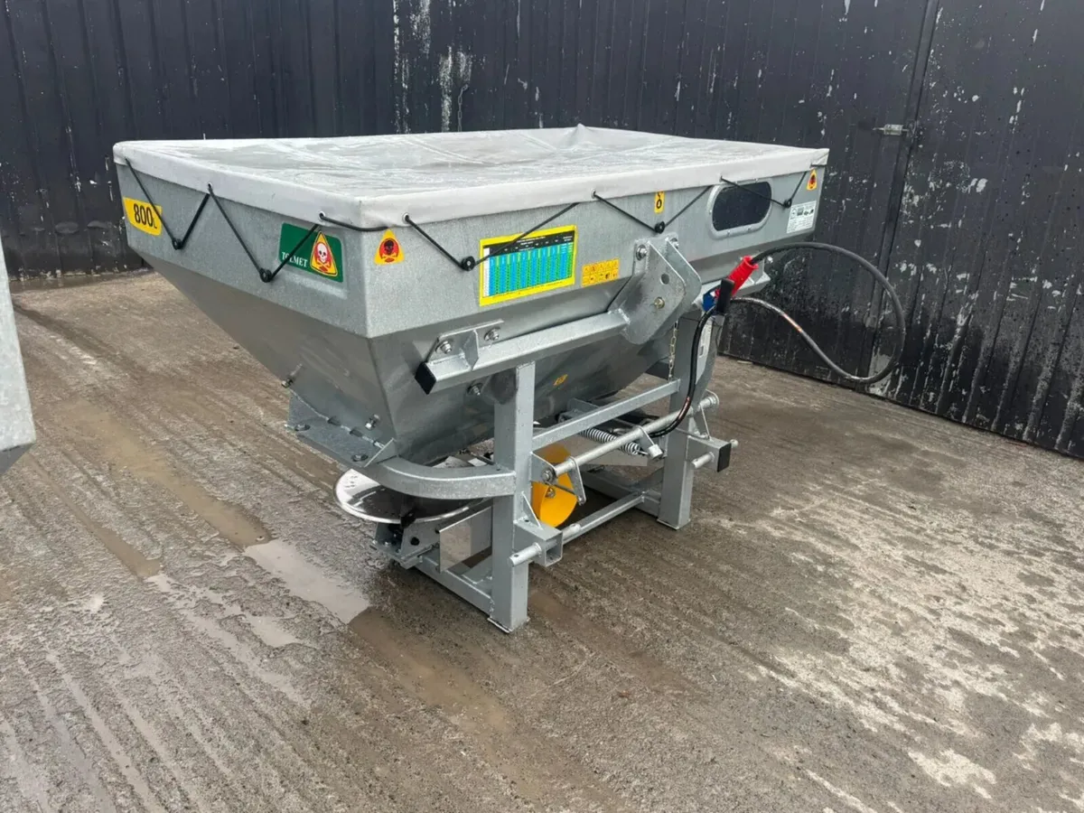 Tolmet 1200kg Fertiliser Spreader – PTO - Image 4